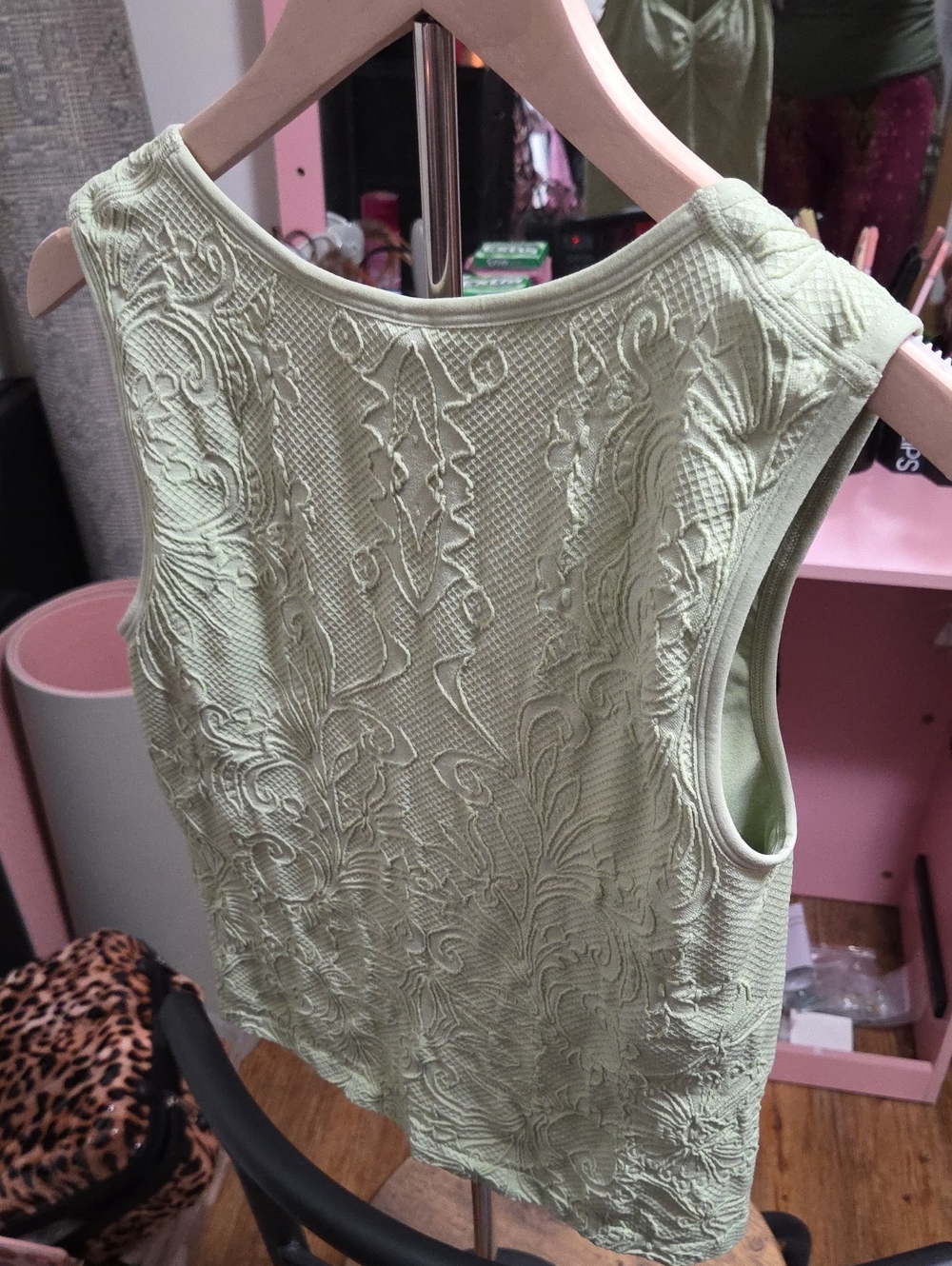 Halara Floral Crop Shirt (Brand new w/o Tag) - Picture 4 of 6
